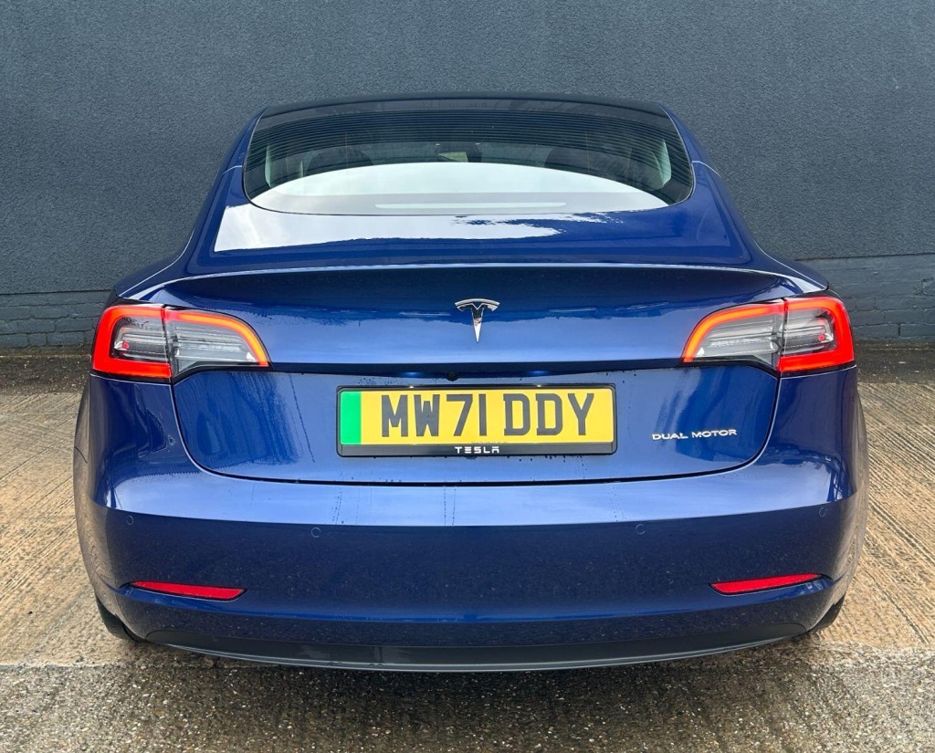 TESLA MODEL 3