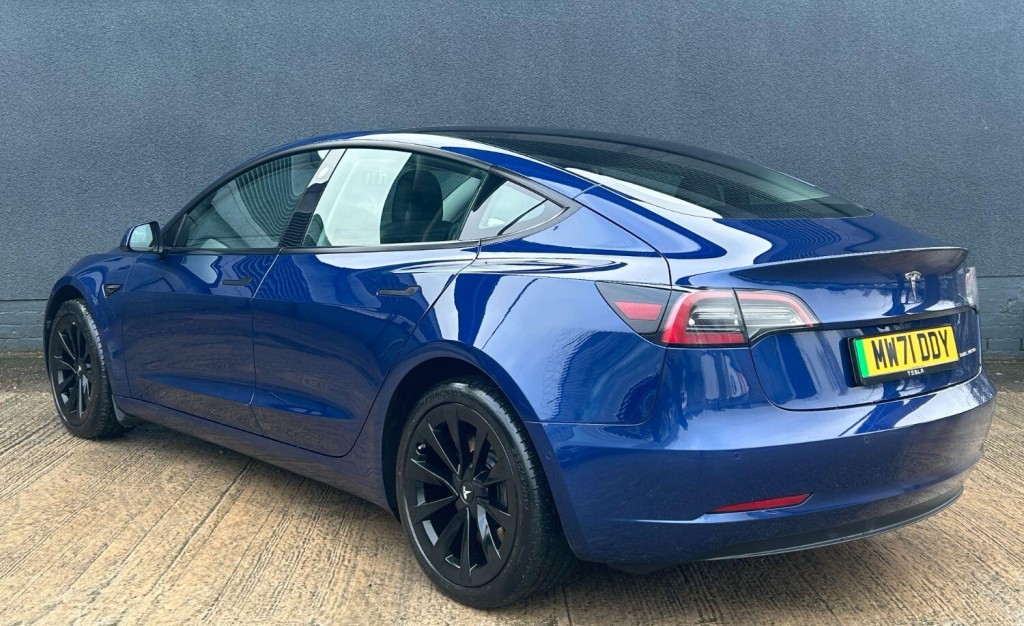 TESLA MODEL 3
