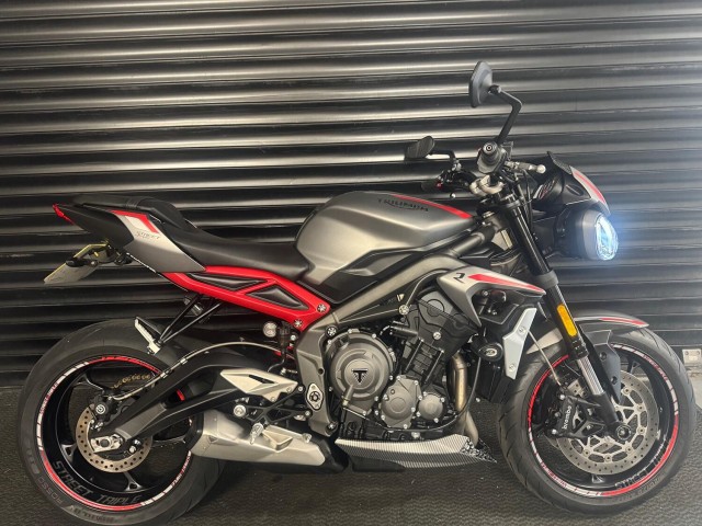 TRIUMPH STREET TRIPLE 765