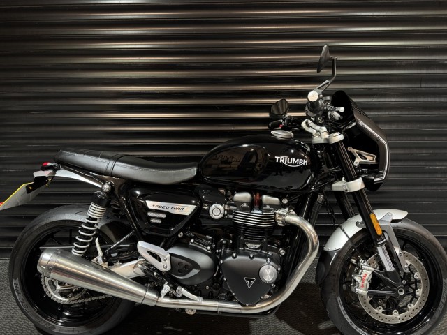 TRIUMPH SPEED TWIN