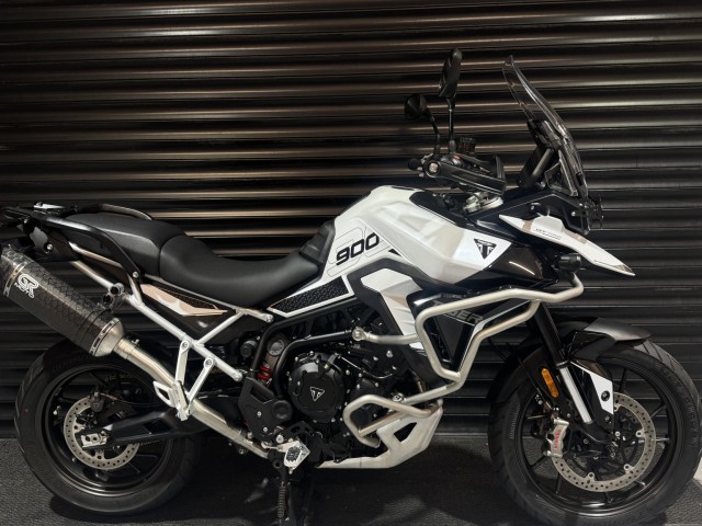 TRIUMPH TIGER 900