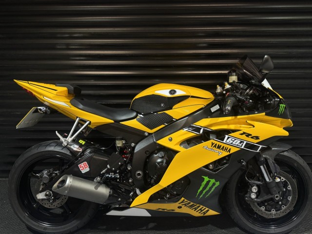 YAMAHA R6