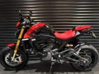 DUCATI Monster