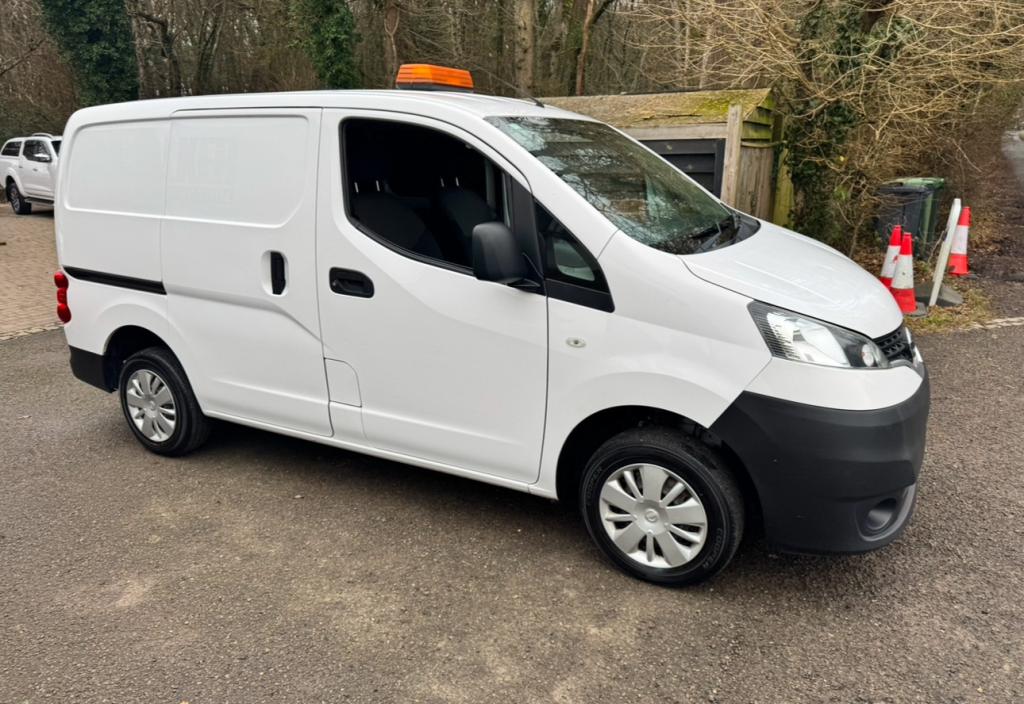 NISSAN NV200
