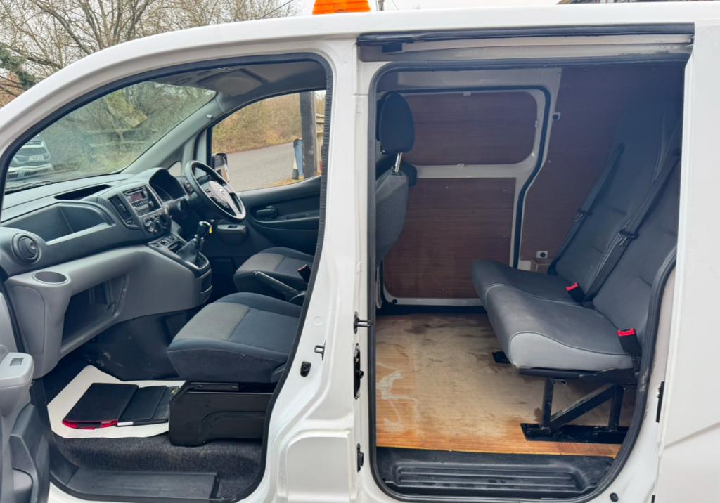NISSAN NV200