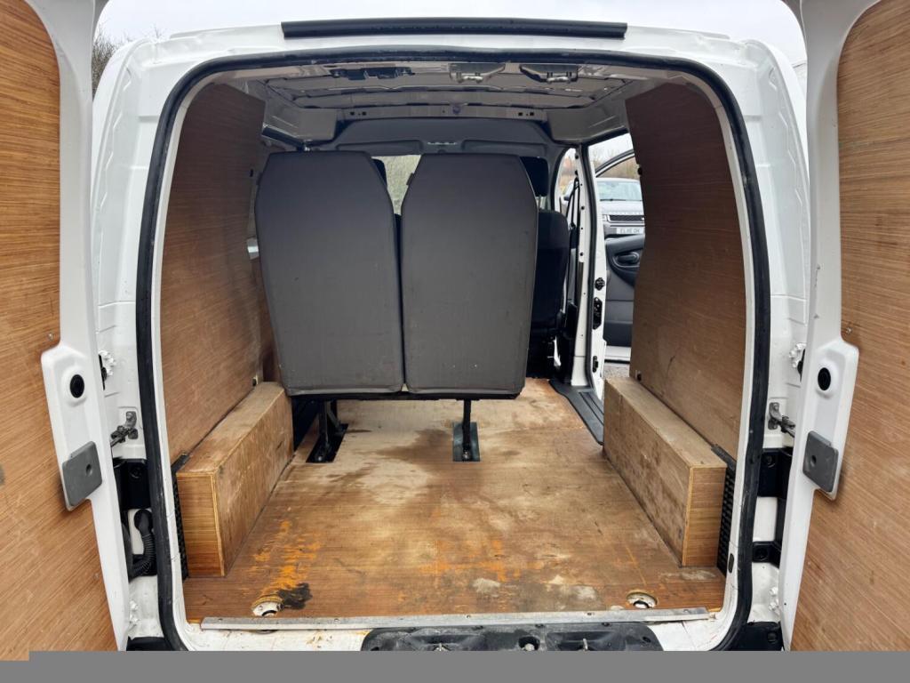NISSAN NV200