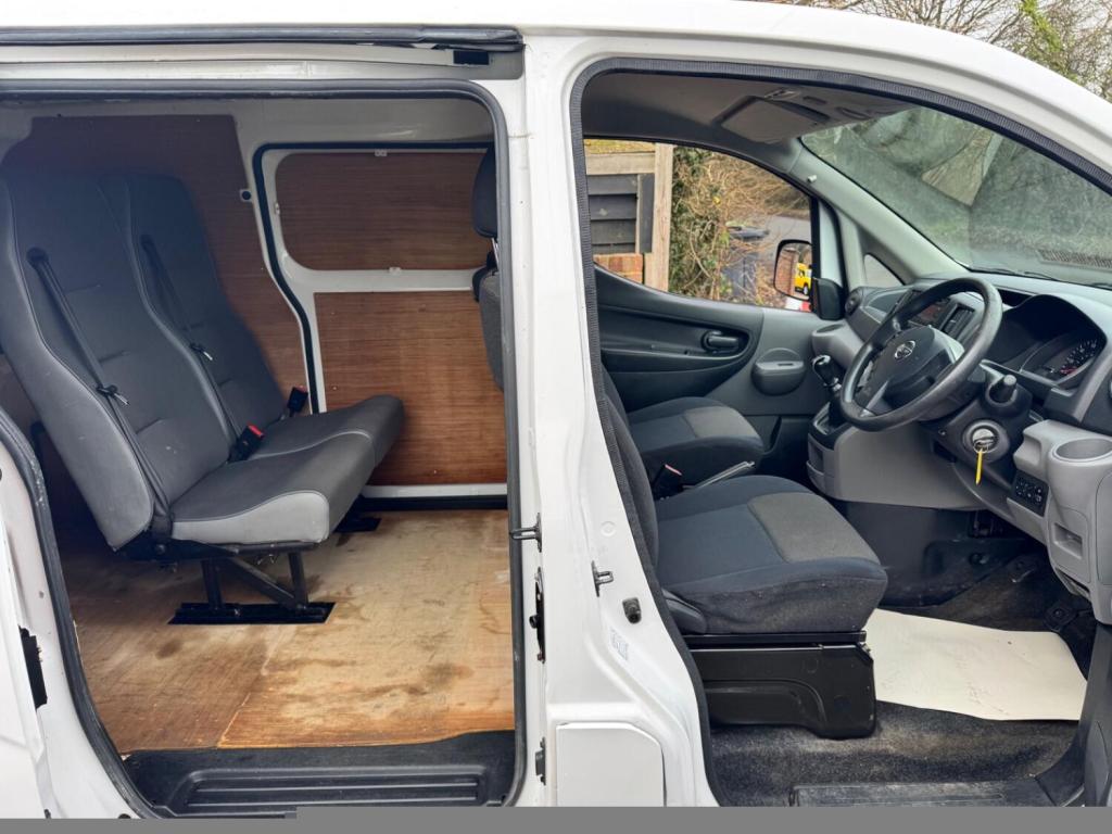 NISSAN NV200