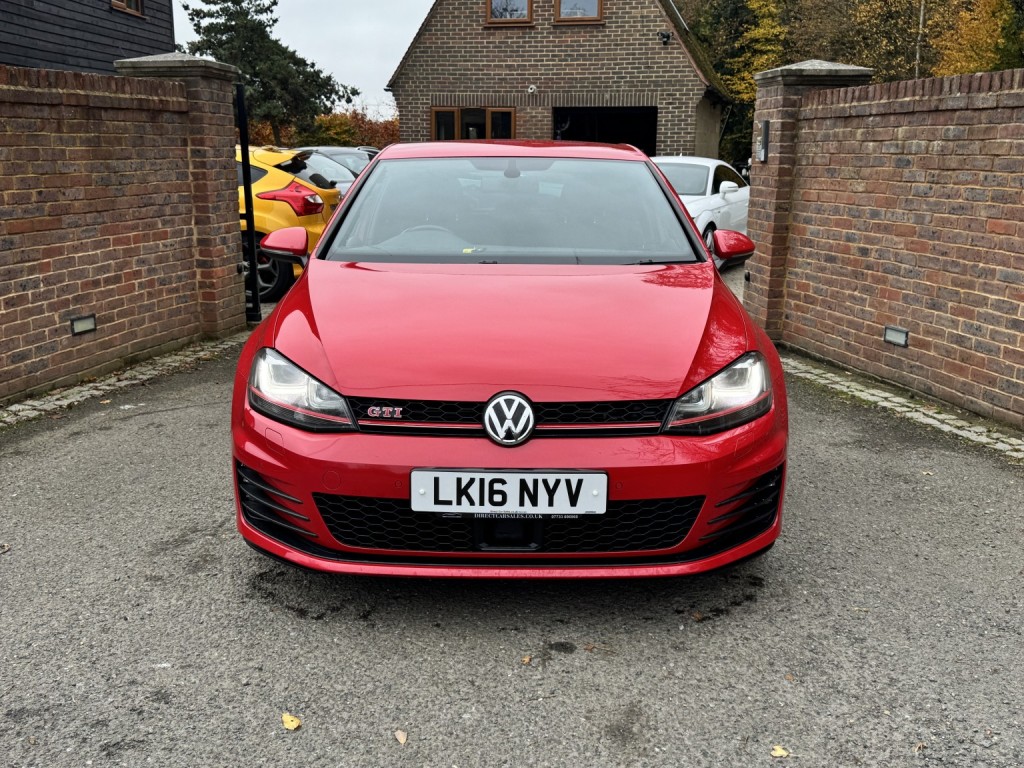 VOLKSWAGEN GOLF