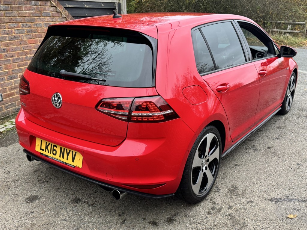 VOLKSWAGEN GOLF
