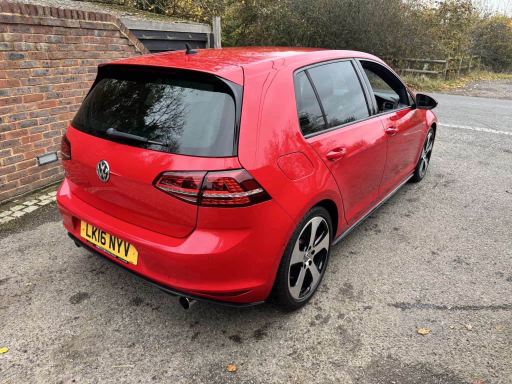 VOLKSWAGEN GOLF