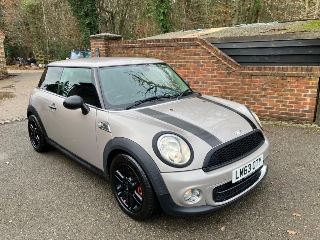 MINI HATCH