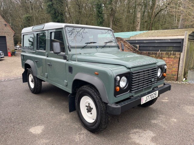 LAND ROVER DEFENDER 110