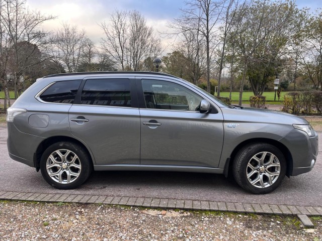 MITSUBISHI OUTLANDER