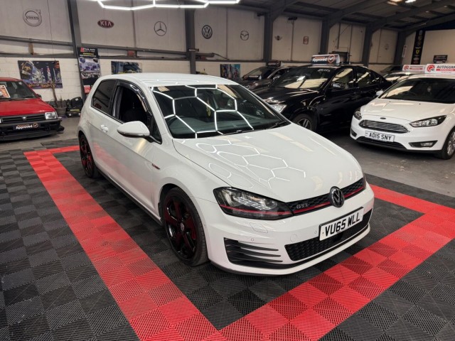 VOLKSWAGEN GOLF 2.0 TSI BlueMotion Tech GTI Launch (2015/65)