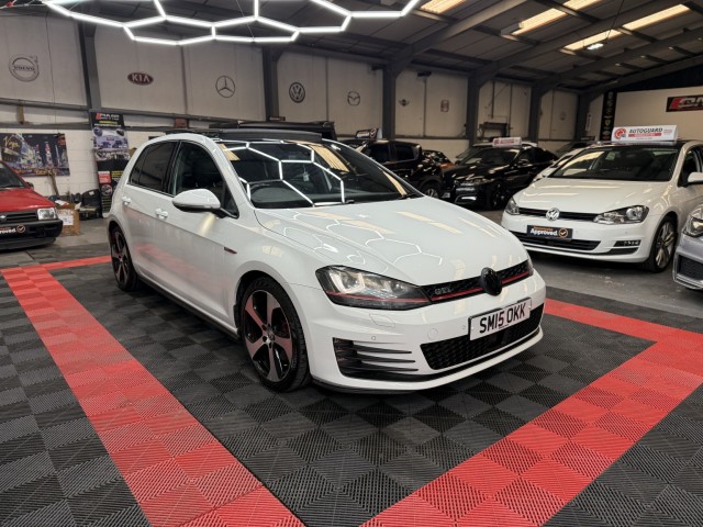 VOLKSWAGEN GOLF 2.0 TSI BlueMotion Tech GTI (2015/15)