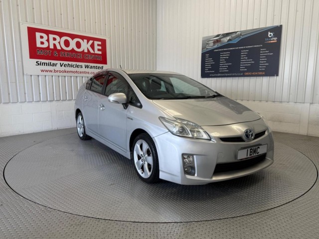 TOYOTA PRIUS