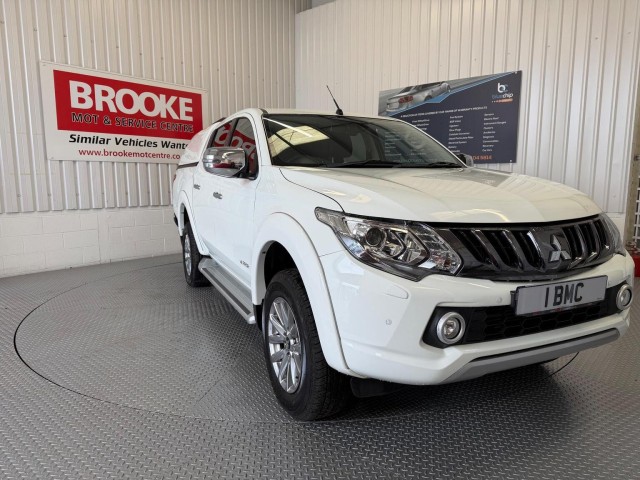 MITSUBISHI L200