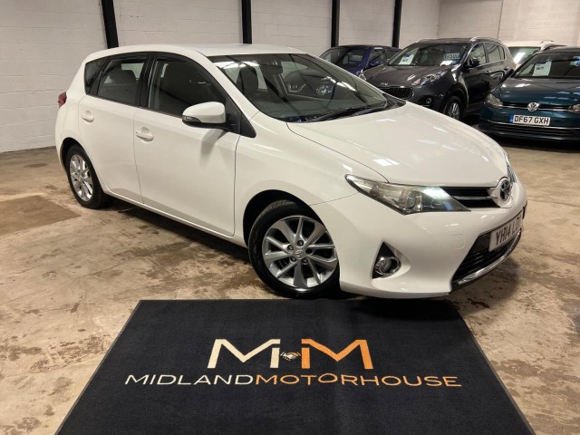 TOYOTA AURIS