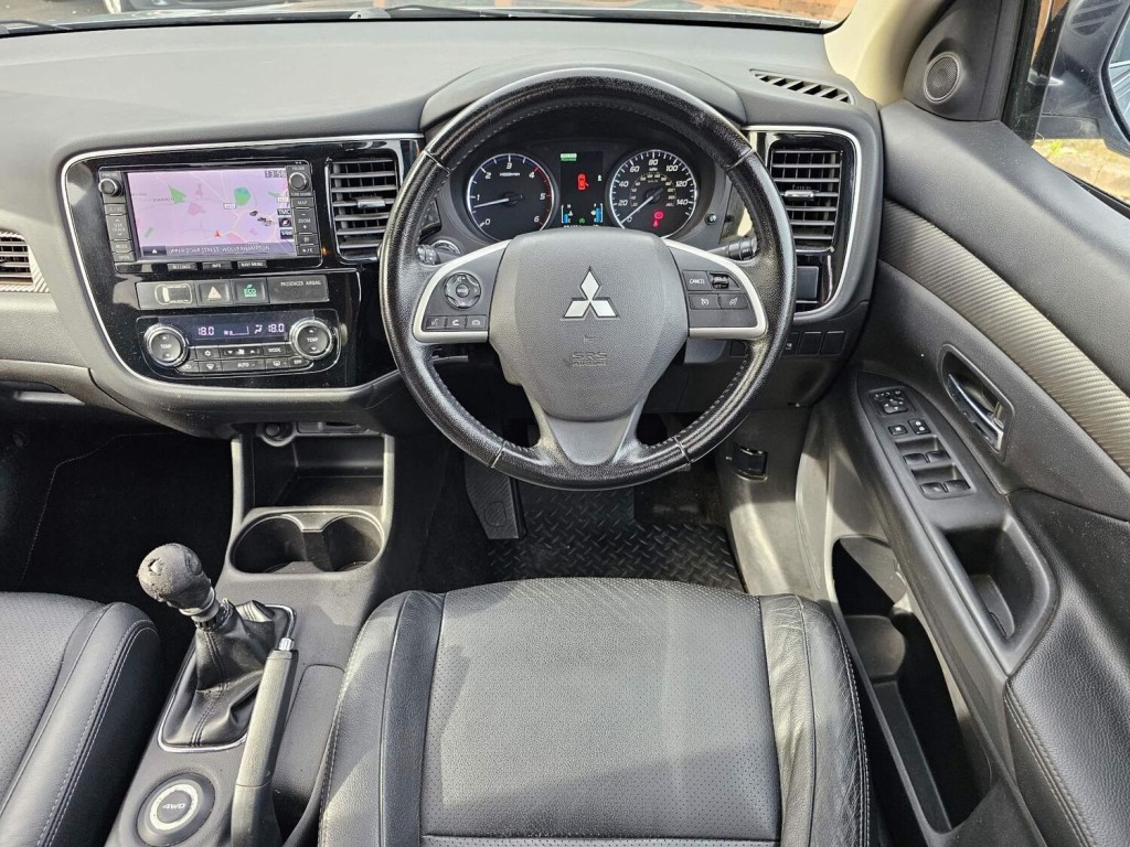 MITSUBISHI OUTLANDER