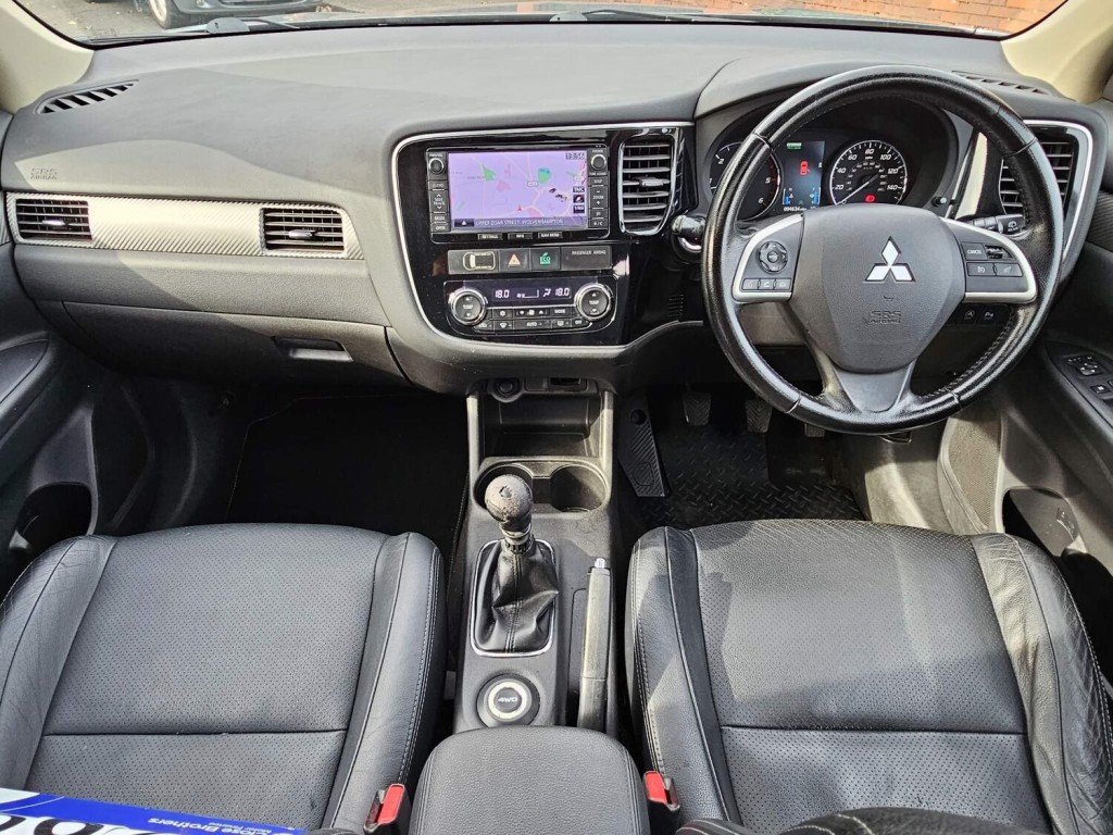 MITSUBISHI OUTLANDER