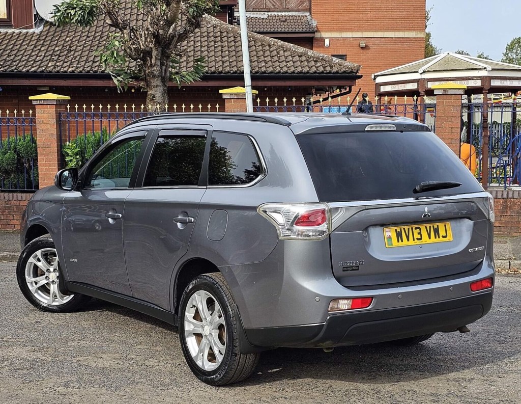 MITSUBISHI OUTLANDER