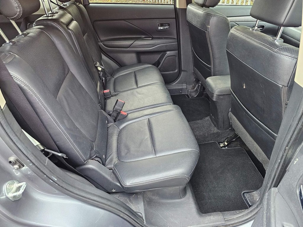 MITSUBISHI OUTLANDER