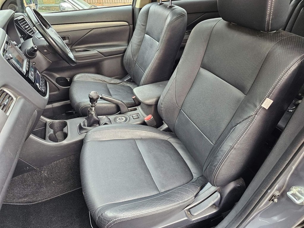 MITSUBISHI OUTLANDER