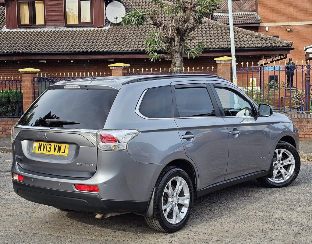 MITSUBISHI OUTLANDER