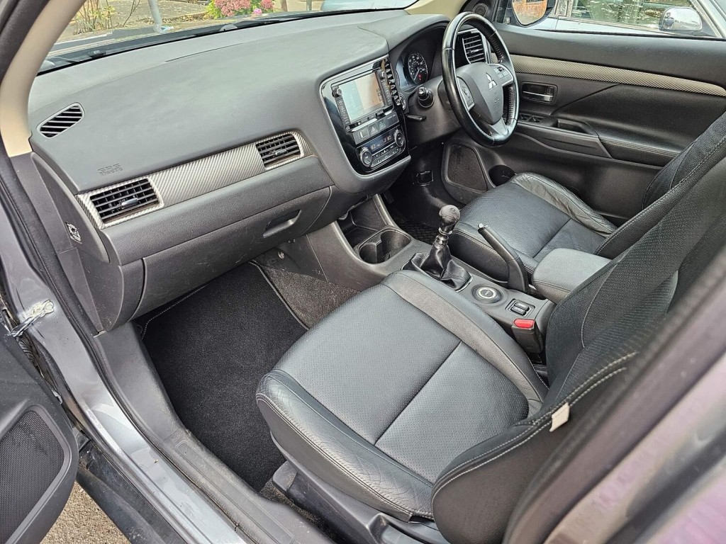 MITSUBISHI OUTLANDER