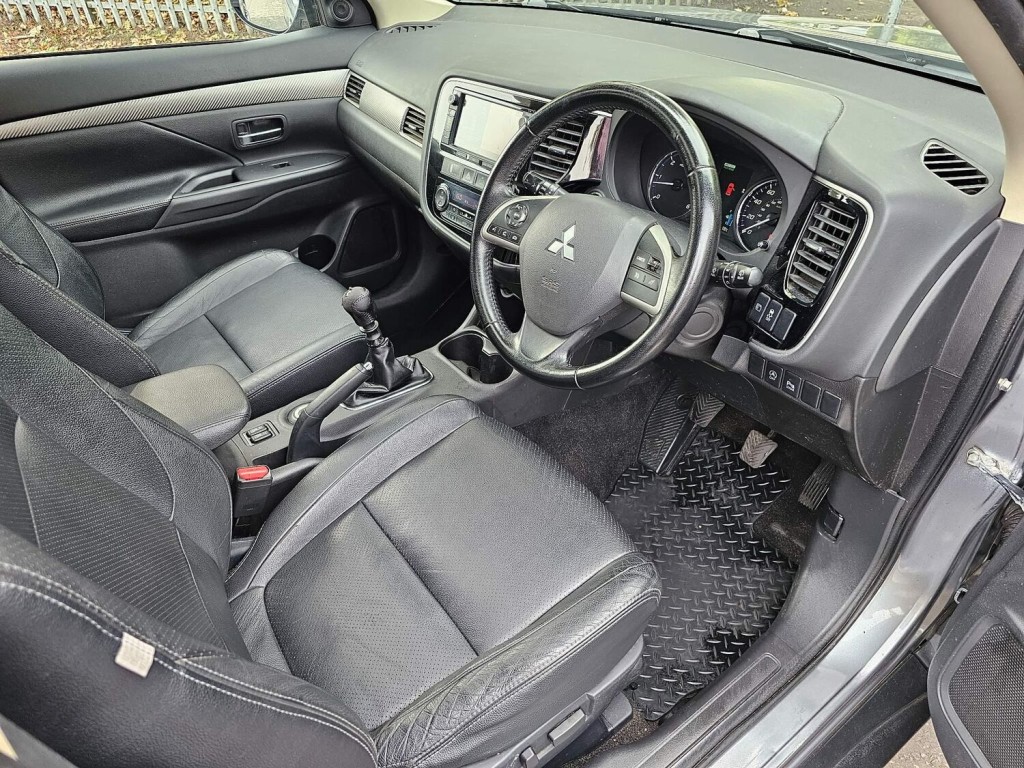 MITSUBISHI OUTLANDER