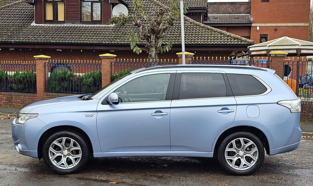 MITSUBISHI OUTLANDER
