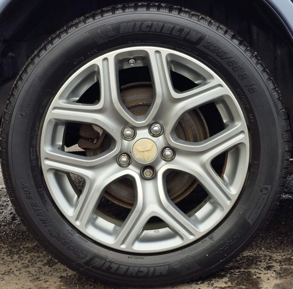 MITSUBISHI OUTLANDER