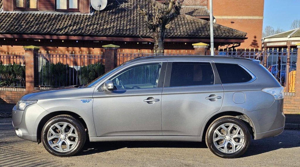 MITSUBISHI OUTLANDER