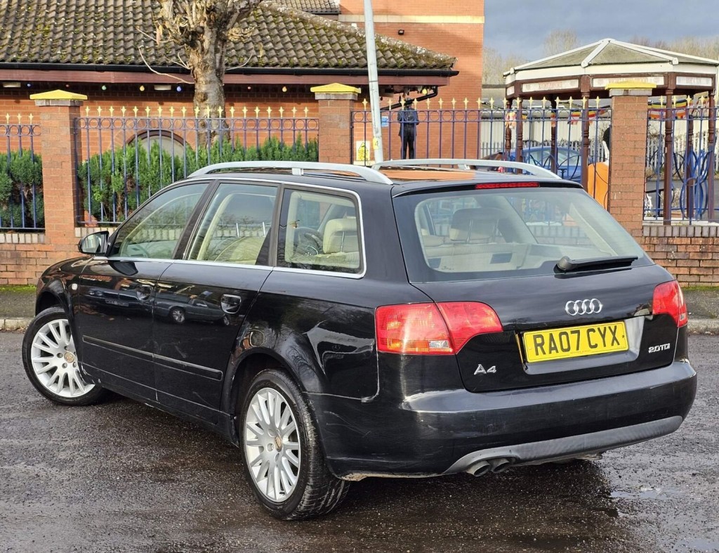 AUDI A4 AVANT