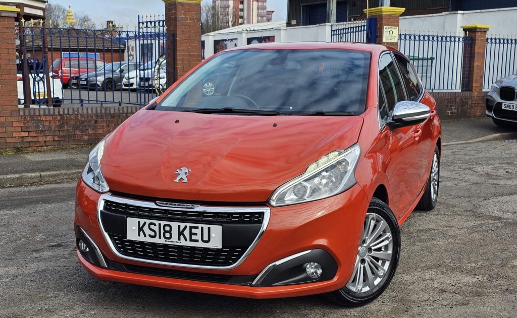 PEUGEOT 208