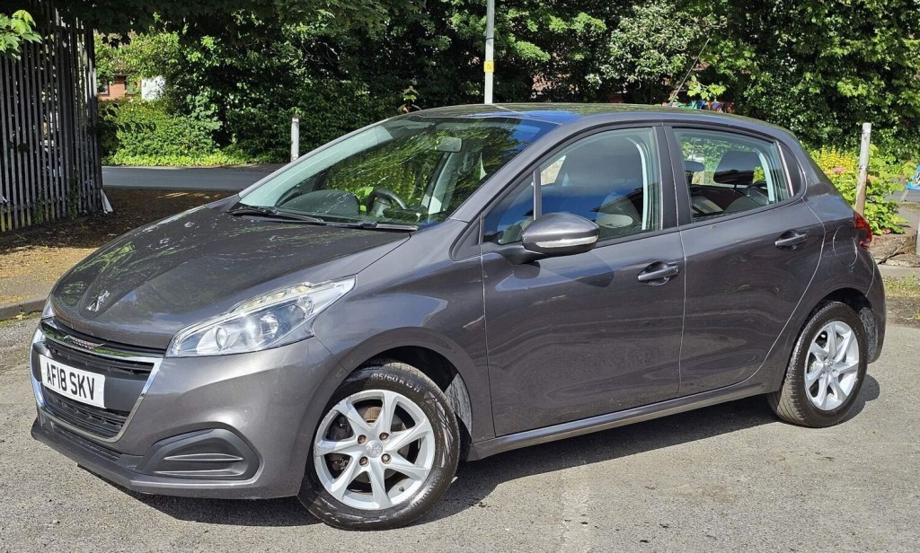 PEUGEOT 208