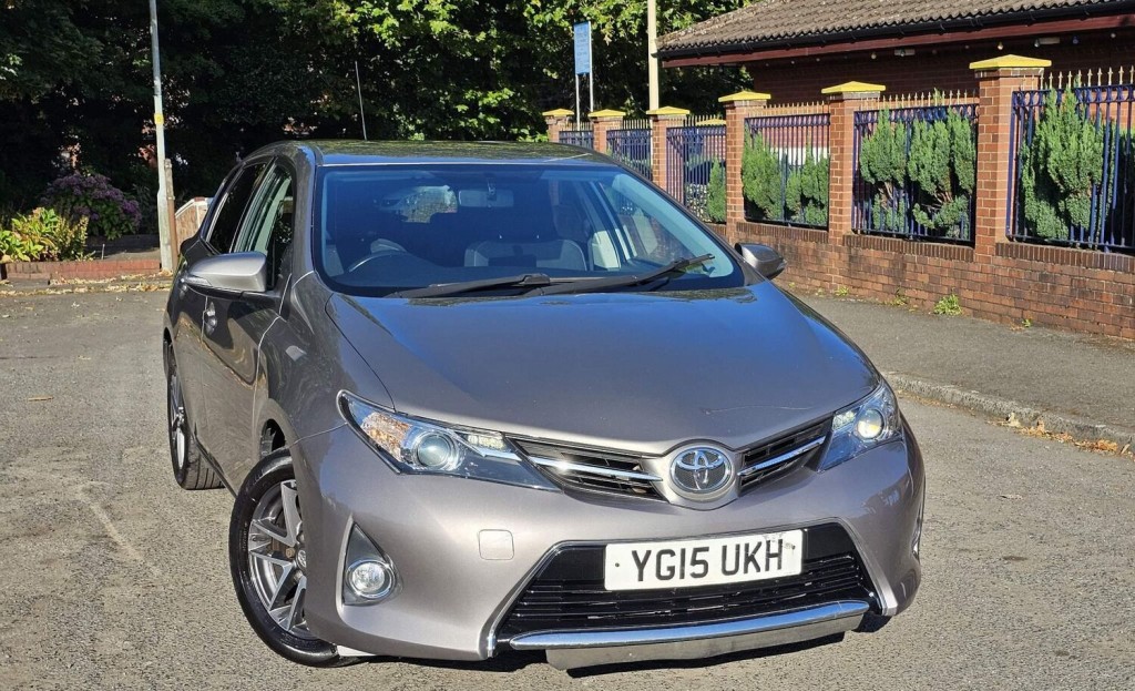 TOYOTA AURIS