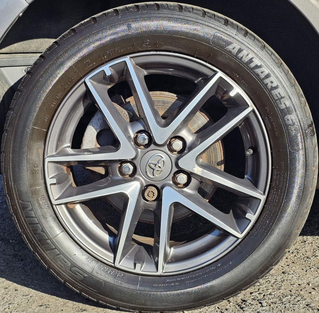 TOYOTA AURIS