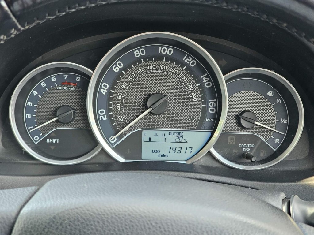 TOYOTA AURIS