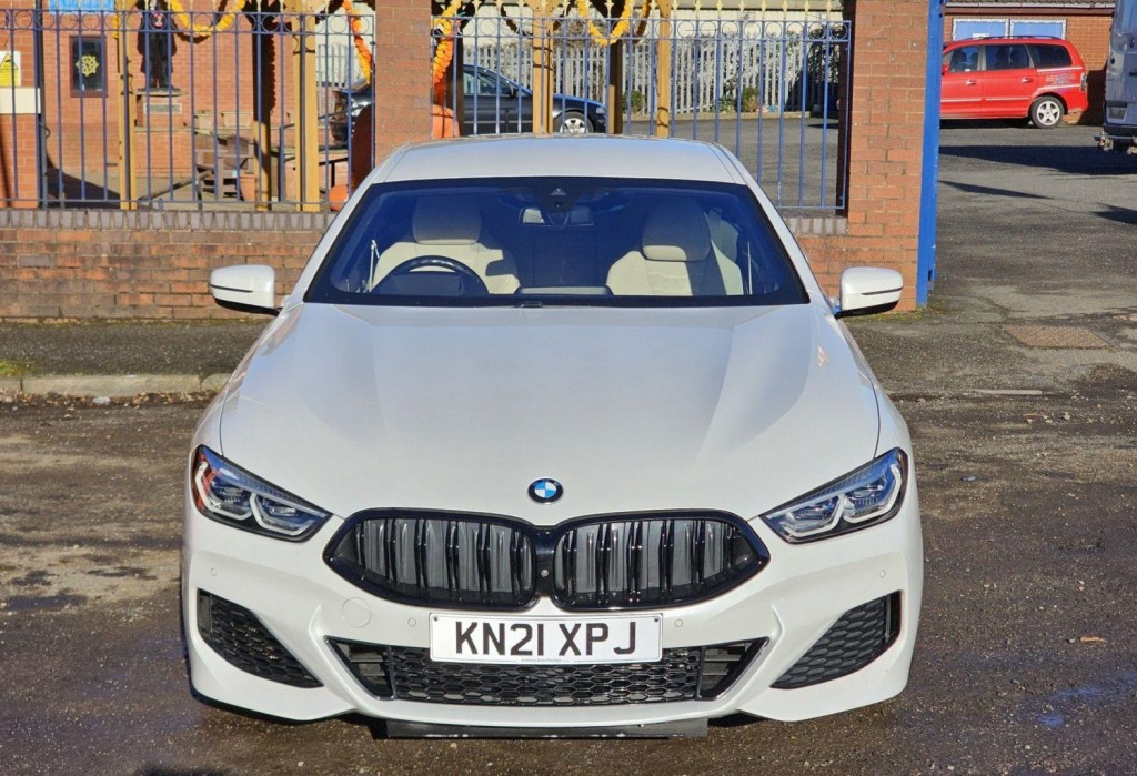 BMW 8 SERIES