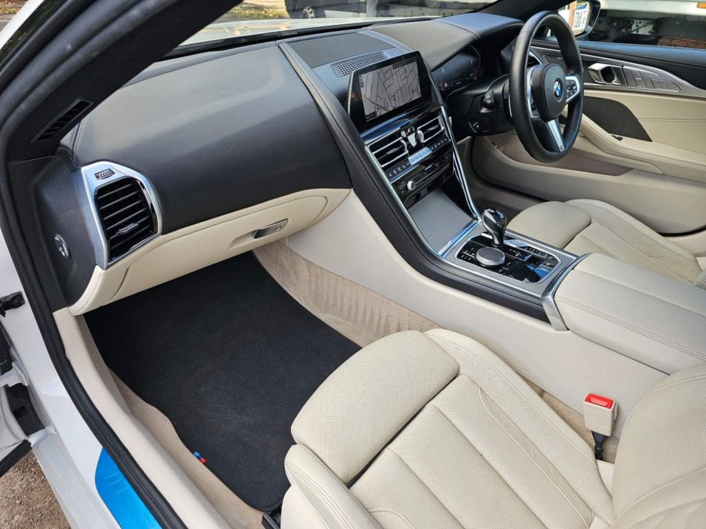 BMW 8 SERIES