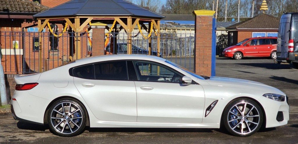 BMW 8 SERIES