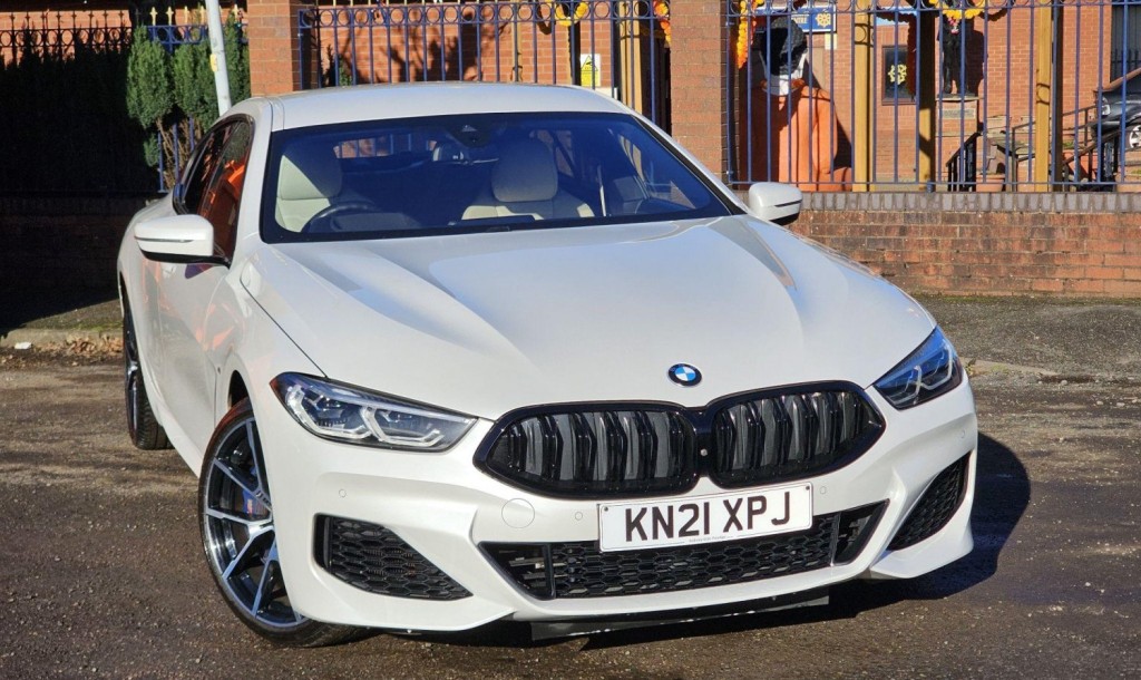 BMW 8 SERIES