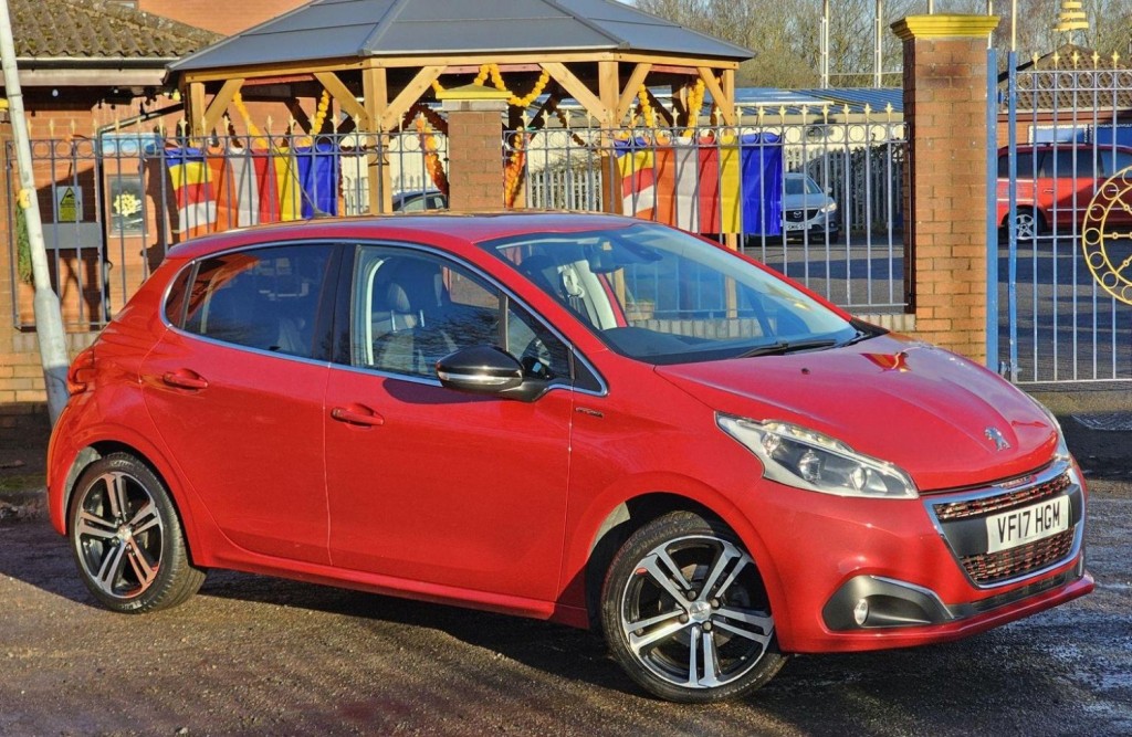PEUGEOT 208