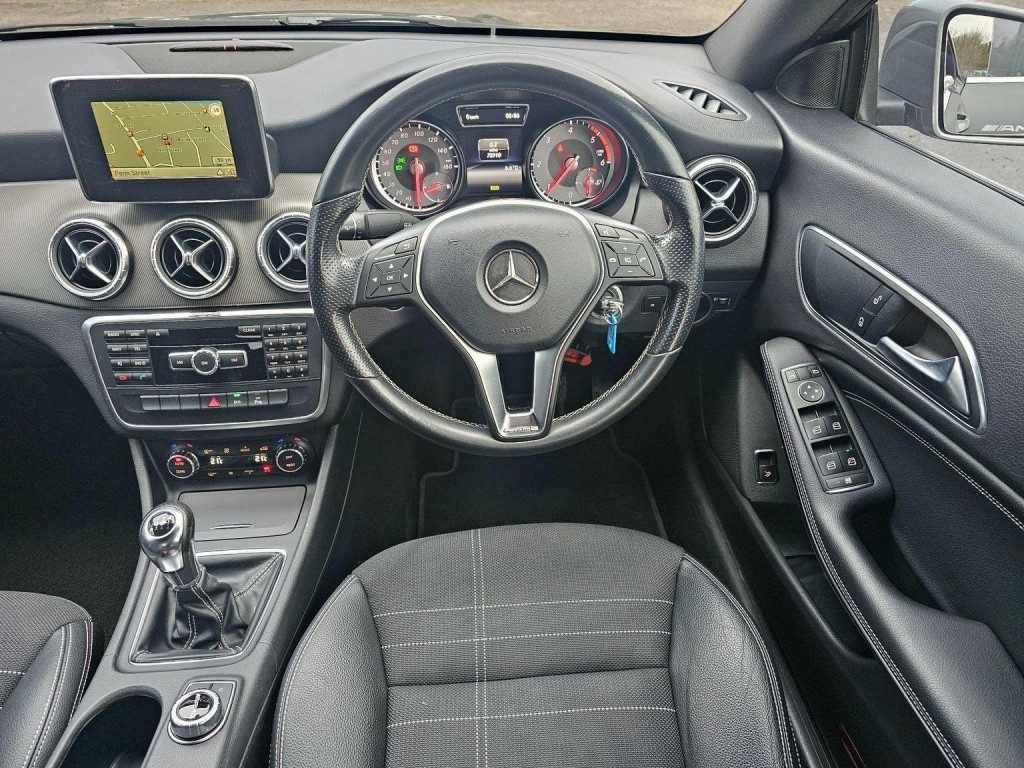 MERCEDES-BENZ CLA