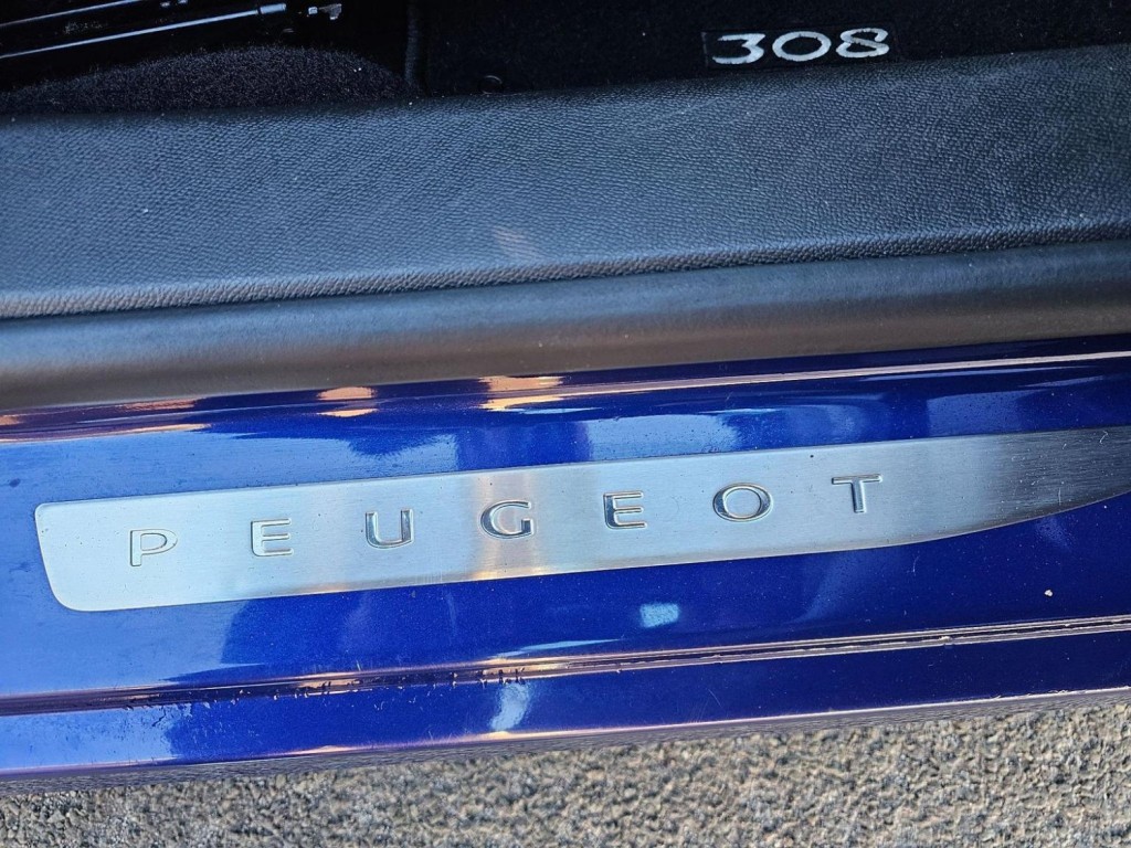 PEUGEOT 308