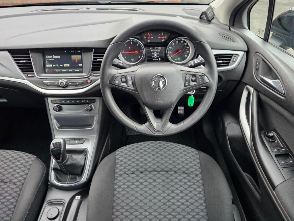 VAUXHALL ASTRA