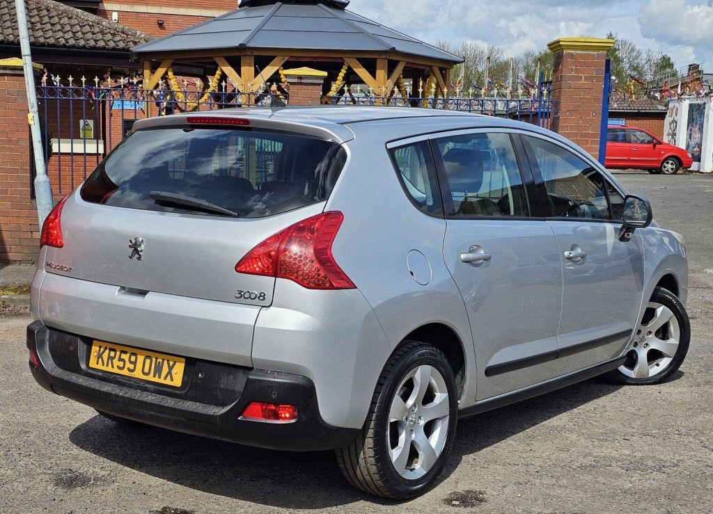 PEUGEOT 3008