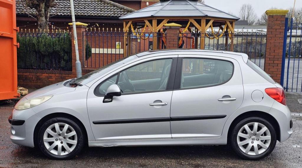 PEUGEOT 207