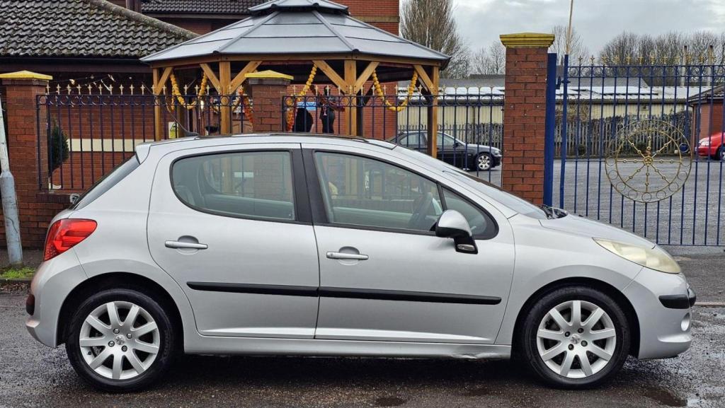 PEUGEOT 207